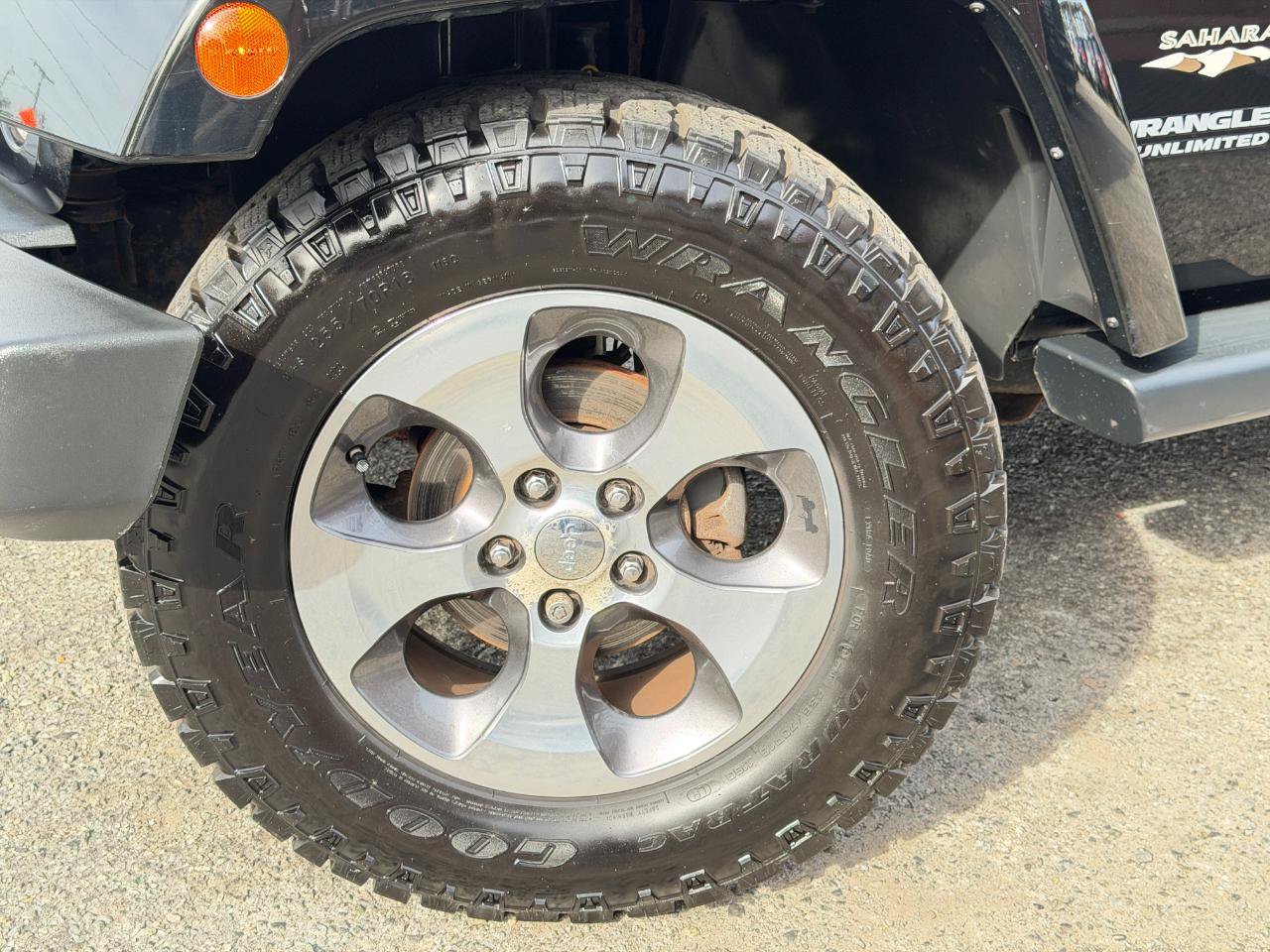 Used 2016 Jeep Wrangler Unlimited Sahara w/ Connectivity Group AWD/4WD image 75