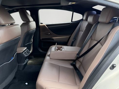 Used 2022 Lexus ES 350 w/ Premium Package image 10