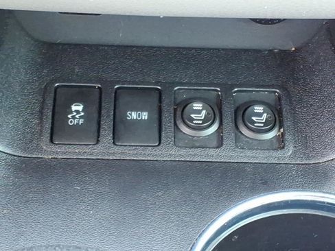 Used 2019 Toyota Highlander LE FWD image 11