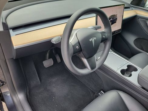 Used 2024 Tesla Model Y Long Range AWD/4WD image 19