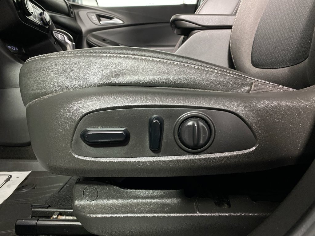Used 2020 Buick Encore GX Preferred w/ Cold Weather Comfort Package AWD/4WD image 12