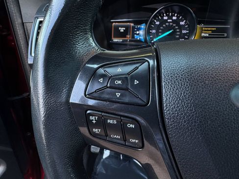Used 2017 Ford Explorer XLT w/ Equipment Group 202A AWD/4WD image 34