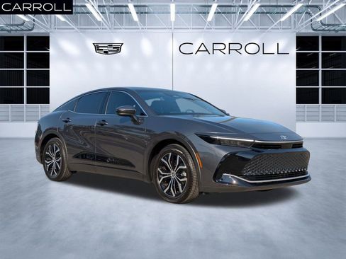 Used 2023 Toyota Crown Limited image 2