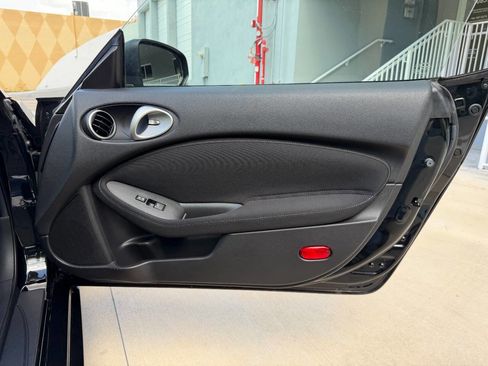 Used 2015 Nissan 370Z Coupe RWD image 17
