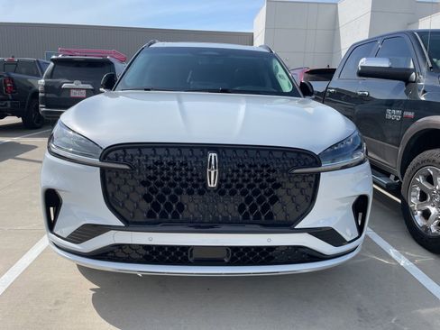 Used 2025 Lincoln Aviator 2WD w/ Jet Appearance Package image 2