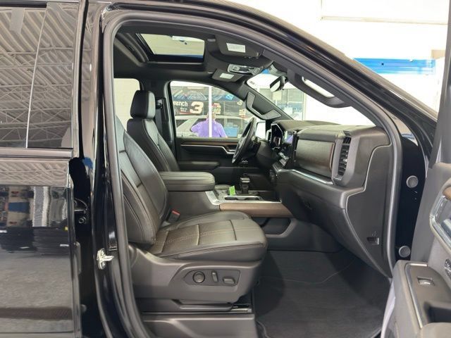 Used 2025 Chevrolet Silverado 1500 High Country w/ Midnight Edition AWD/4WD image 15