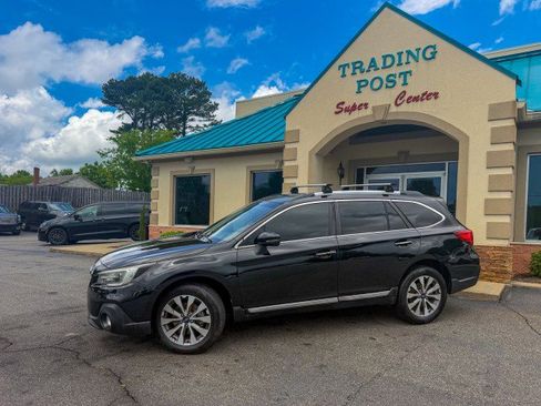 Used 2018 Subaru Outback 2.5i Touring w/ Popular Package #3 AWD/4WD image 3