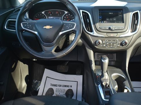 Used 2019 Chevrolet Equinox LT w/ Driver Convenience Package image 3