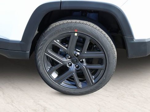 New 2026 Jeep Compass Latitude AWD/4WD image 9