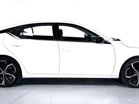 Used 2024 Nissan Altima 2.5 SR FWD image 3