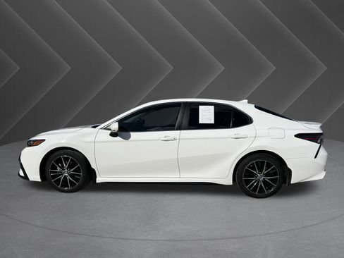 Used 2024 Toyota Camry SE image 2