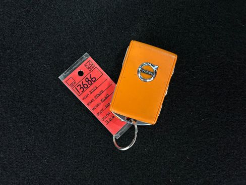 Used 2023 Volvo XC60 B5 Plus image 37