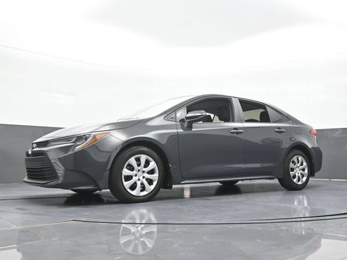 Used 2025 Toyota Corolla LE FWD image 48