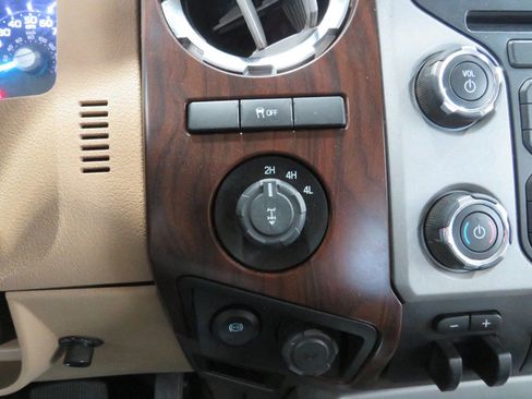 Used 2015 Ford F250 Lariat w/ Lariat Ultimate Package image 25