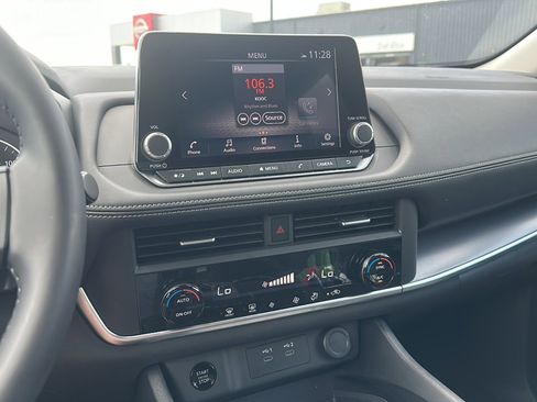 Certified 2025 Nissan Rogue SV image 31