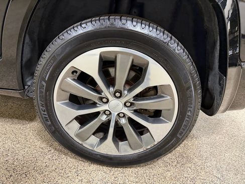 Used 2019 Jeep Cherokee Overland w/ Technology Group image 68