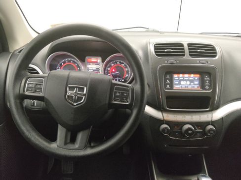 Used 2018 Dodge Journey SE image 22