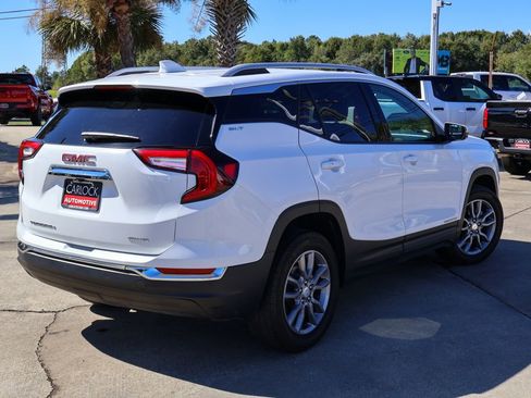 Used 2024 GMC Terrain SLT image 2