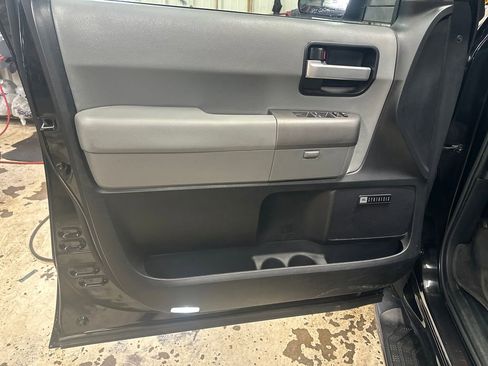 Used 2014 Toyota Sequoia Limited AWD/4WD image 15