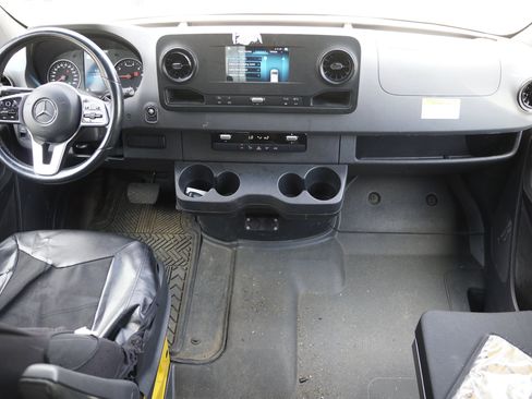 Used 2021 Mercedes-Benz Sprinter 2500 image 20