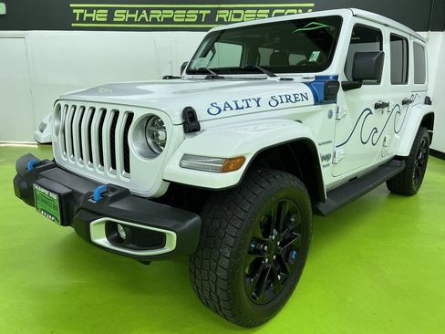 Used 2022 Jeep Wrangler Unlimited Sahara w/ Cold Weather Group AWD/4WD image 5