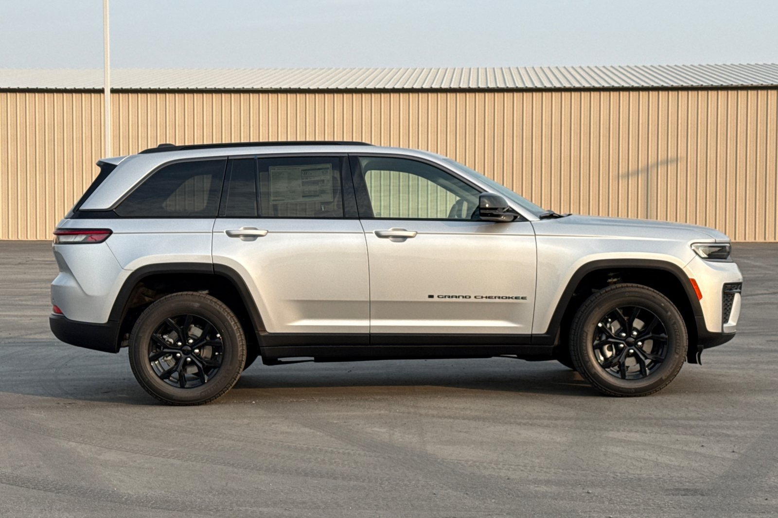 New 2026 Jeep Grand Cherokee Altitude AWD/4WD image 10