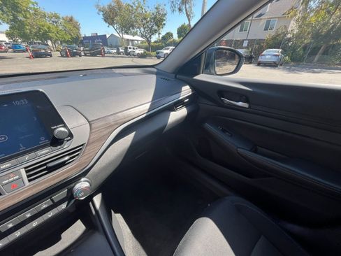 Used 2025 Nissan Altima 2.5 SV FWD image 35