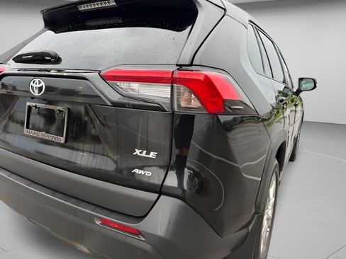 Used 2021 Toyota RAV4 XLE Premium AWD/4WD image 30