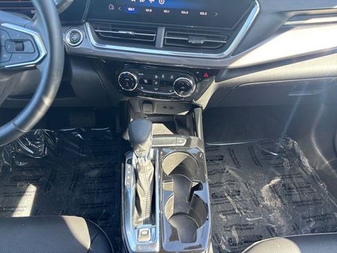 Used 2024 Chevrolet Trax ACTIV w/ Sunroof Package image 17