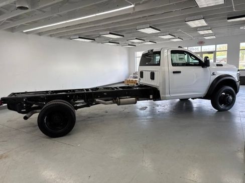 New 2026 RAM 5500 Tradesman AWD/4WD image 9