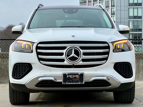 Used 2024 Mercedes-Benz GLS 450 4MATIC image 3