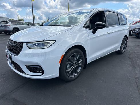 New 2026 Chrysler Pacifica Select image 16