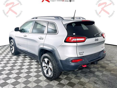 Used 2017 Jeep Cherokee Trailhawk w/ Comfort/Convenience Group image 5