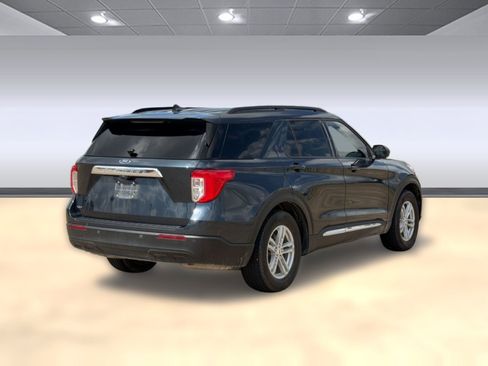Used 2024 Ford Explorer XLT RWD image 9