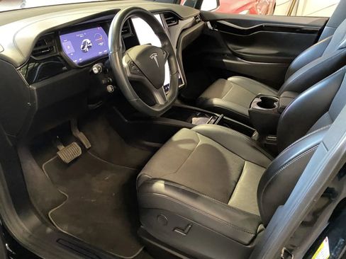 Used 2018 Tesla Model X image 10