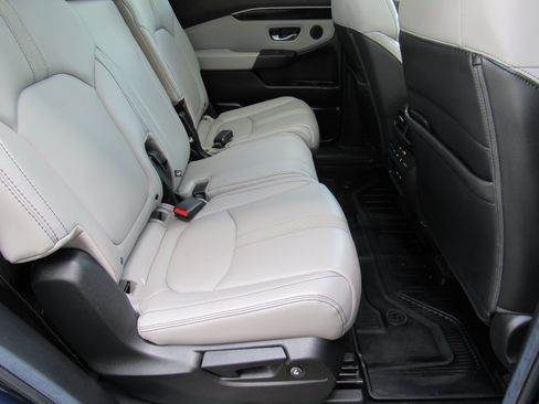 Used 2025 Honda Pilot Touring image 37