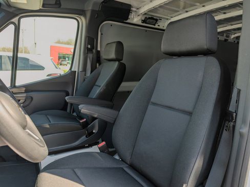Used 2021 Mercedes-Benz Sprinter 2500 w/ Driver Convenience Package image 19