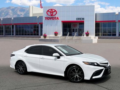 Used 2024 Toyota Camry SE w/ Convenience Package FWD image 1