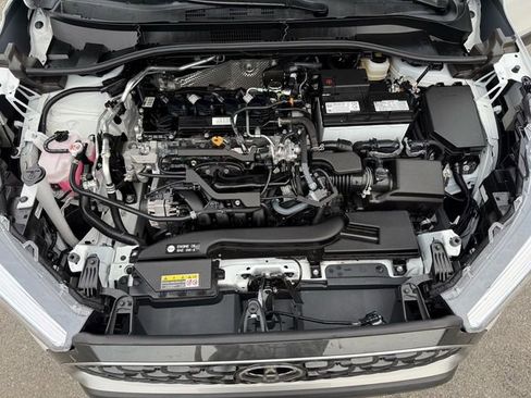 Certified 2025 Toyota Corolla Cross XLE image 8
