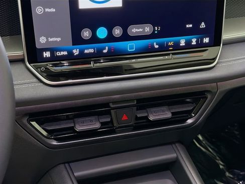 New 2026 Volkswagen Tiguan SE FWD image 17