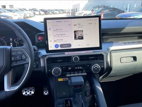 Used 2025 Toyota Tacoma TRD Sport w/ TRD Sport Upgrade Package image 9