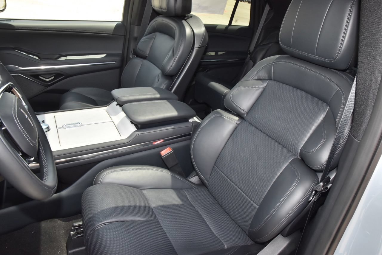 New 2027 Lincoln Navigator Reserve w/ Jet Appearance Package AWD/4WD image 36