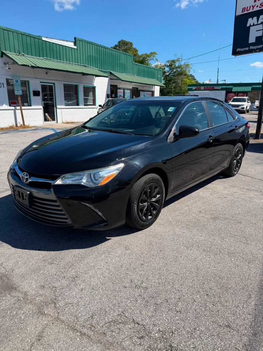 Used 2017 Toyota Camry LE FWD image 3