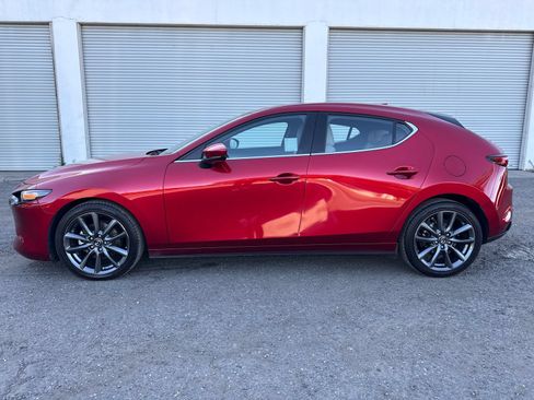 Used 2019 MAZDA MAZDA3 AWD Hatchback w/ Preferred Pkg image 2