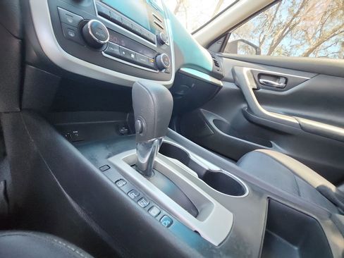 Used 2016 Nissan Altima 2.5 SV FWD image 14