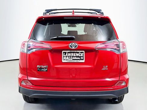 Used 2017 Toyota RAV4 LE AWD/4WD image 5