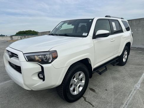 Used 2023 Toyota 4Runner SR5 AWD/4WD image 31