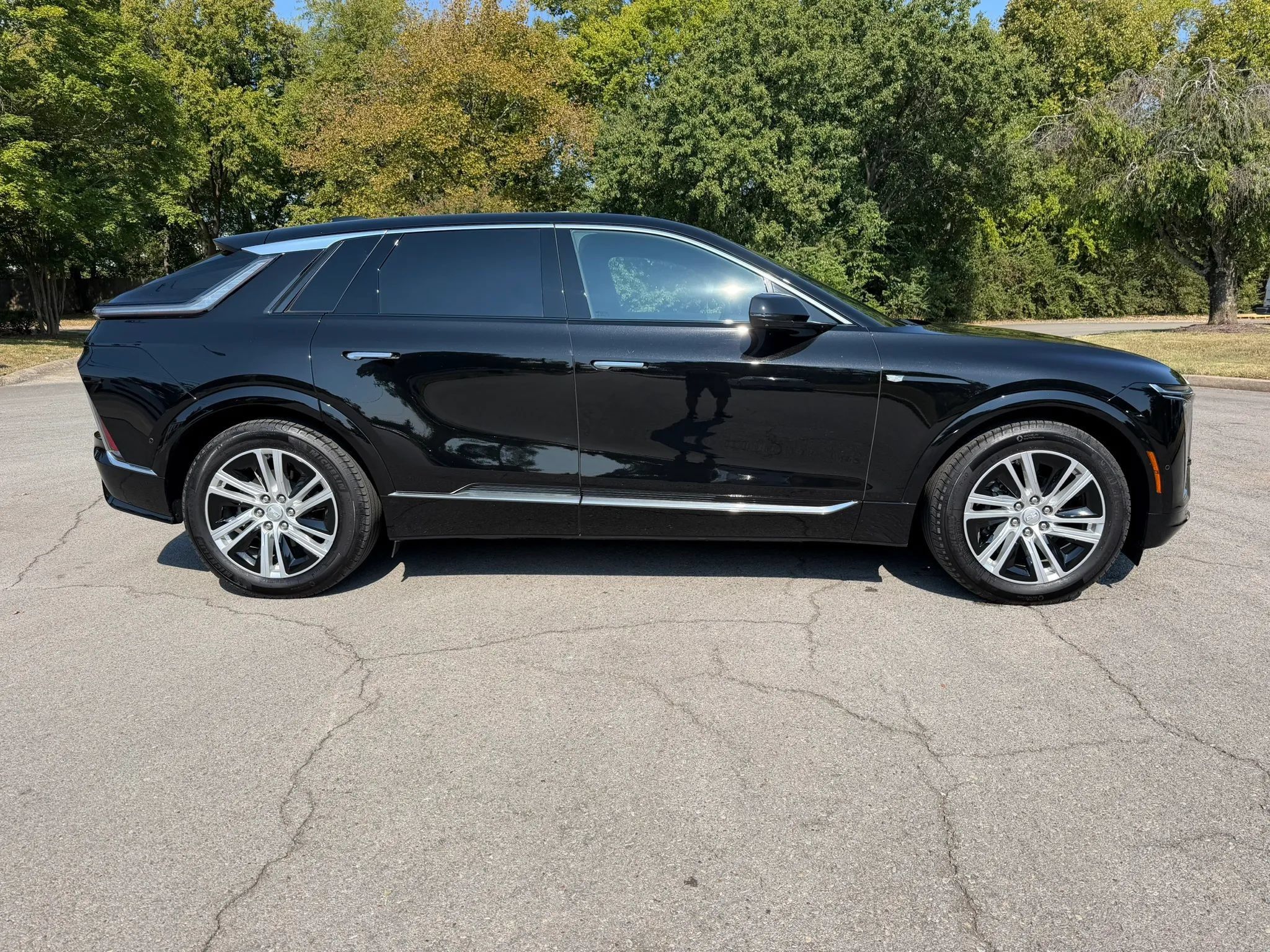 Used 2024 Cadillac Lyriq Tech w/ Driver Assist Package AWD/4WD image 3