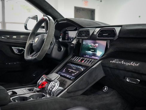 Used 2023 Lamborghini Urus Performante AWD/4WD image 23