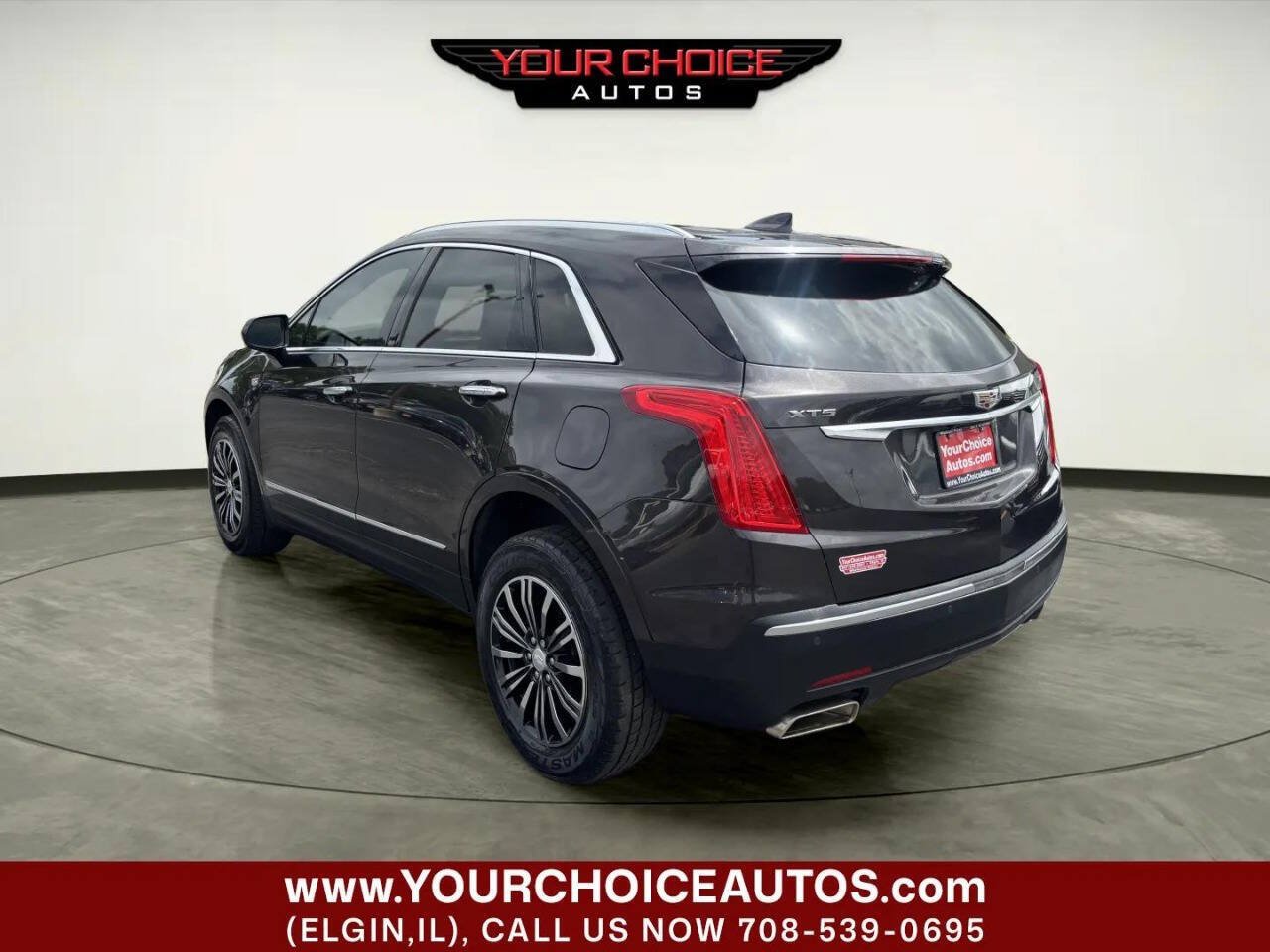 Used 2018 Cadillac XT5 Luxury w/ Driver Awareness Package FWD image 3